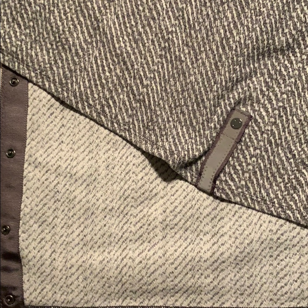Lululemon Vinyasa wrap scarf gray / white